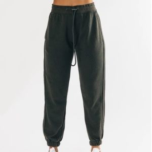 Alphalete Essential Oversized Jogger - Black